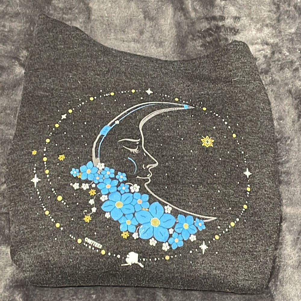 907 Teez Alaska Themes Hoodie. Size Medium